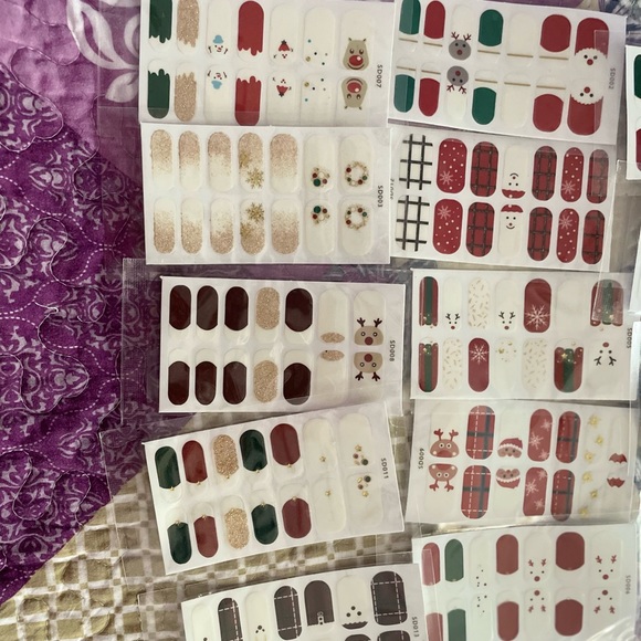 SOLD! Brand new Christmas stick on nail polish - Picture 6 of 6